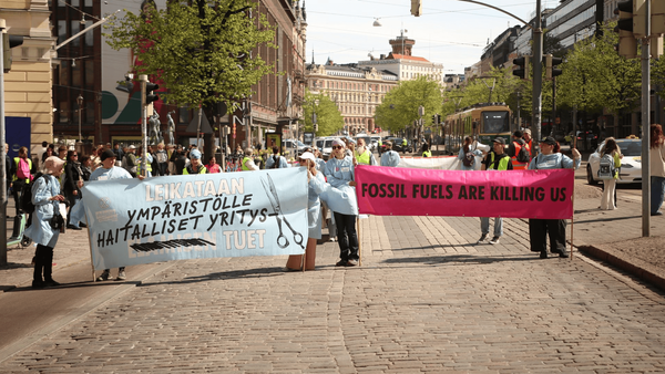 Kuva Leikkausvirhe-mielenosoituksesta 26.5.2025.